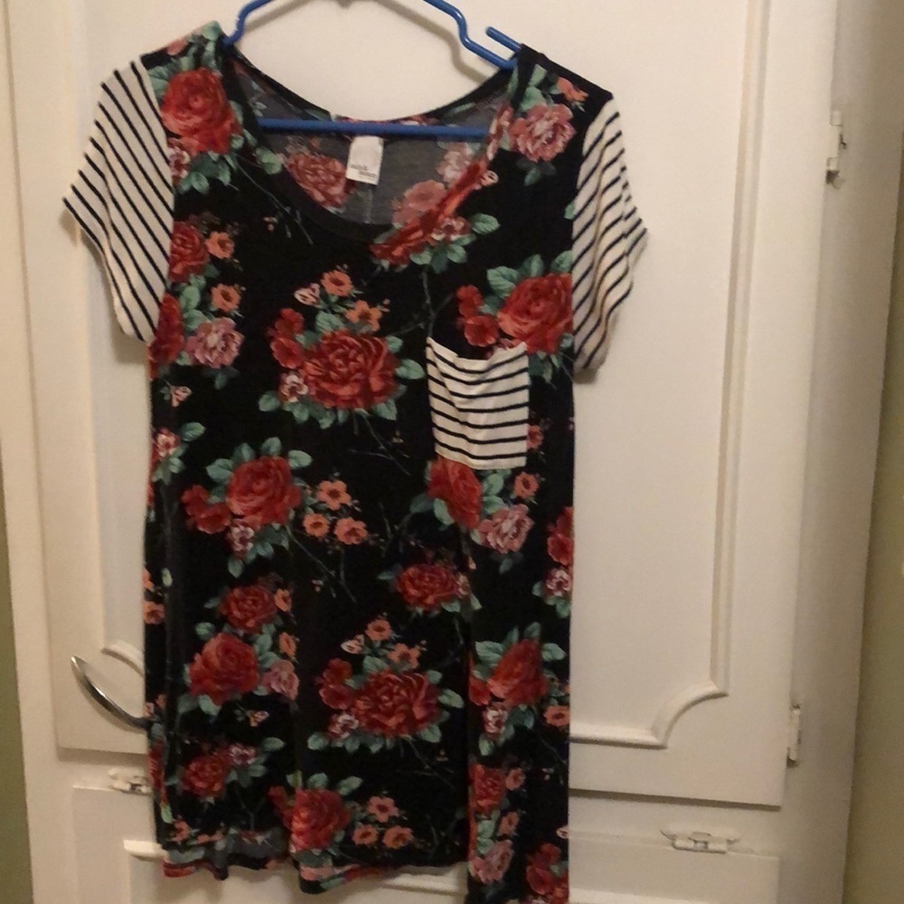 Black and red flowery top